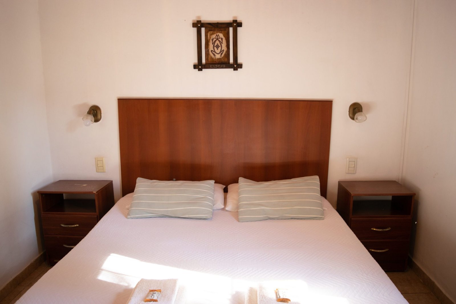 Habitación con cama matrimonial